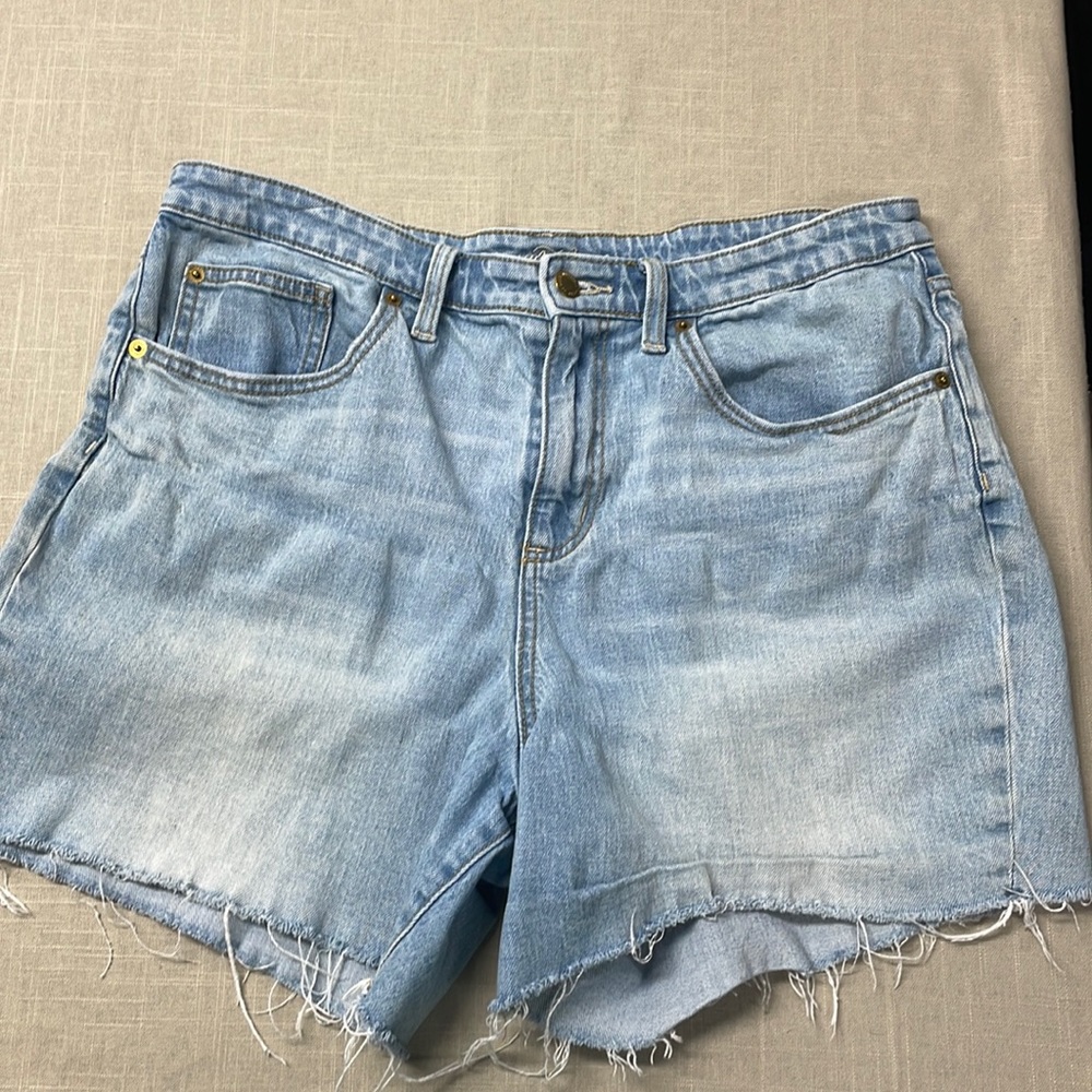 Universal Thread jean shorts. Size 14